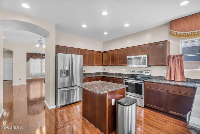 12-web-or-mls-East Sebring-12