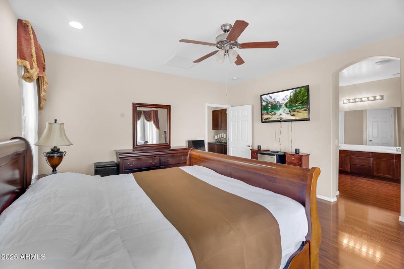 22-web-or-mls-East Sebring-27