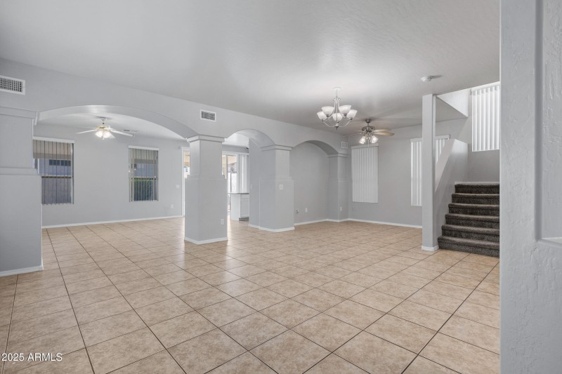 Living area/Dining