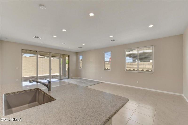 08-Kitchen Island View