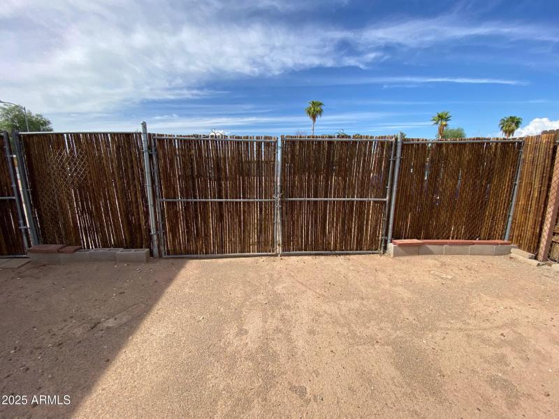26 RV gate