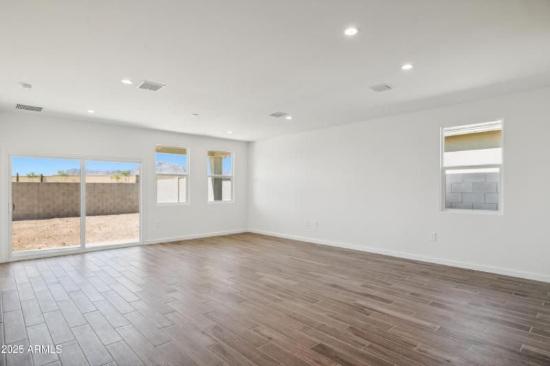 Kington Living/ dining room
