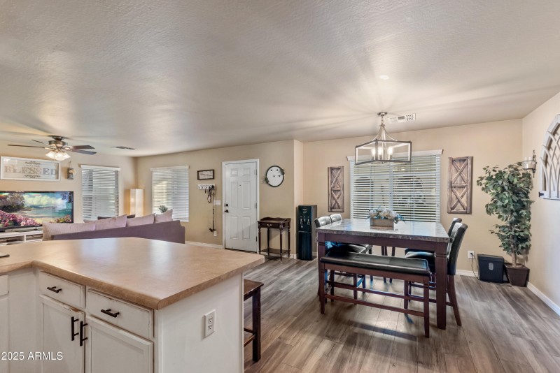 12_878 s huish dr-12