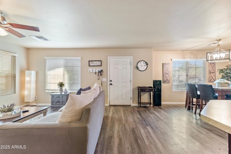 6_878 s huish dr-6
