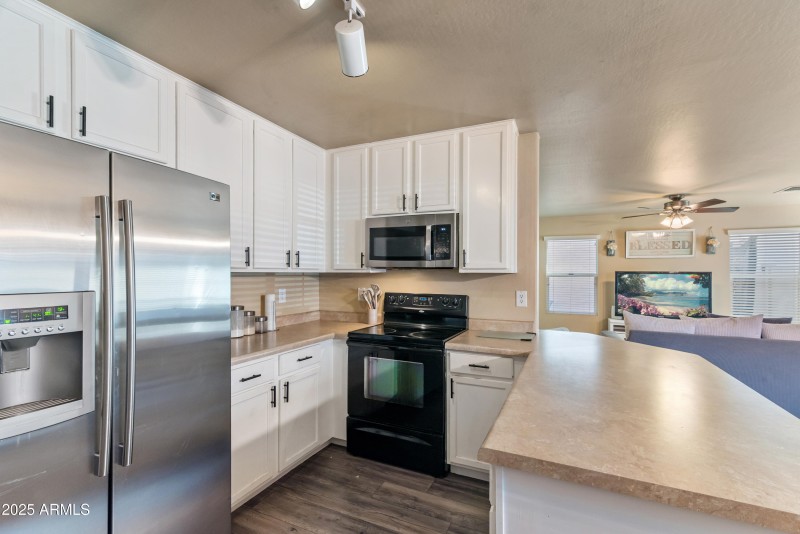 11_878 s huish dr-11