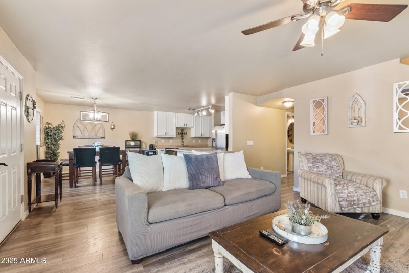 13_878 s huish dr-13