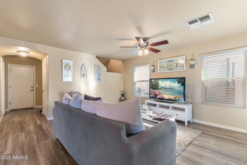15_878 s huish dr-15
