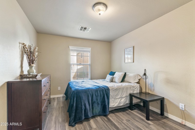 18_878 s huish dr-18