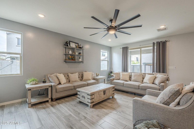 006_Family Room