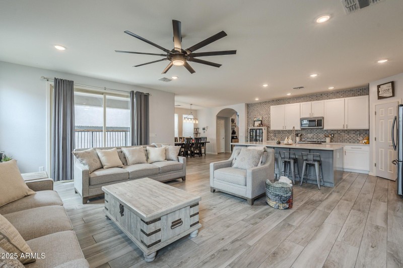 007_Family Room