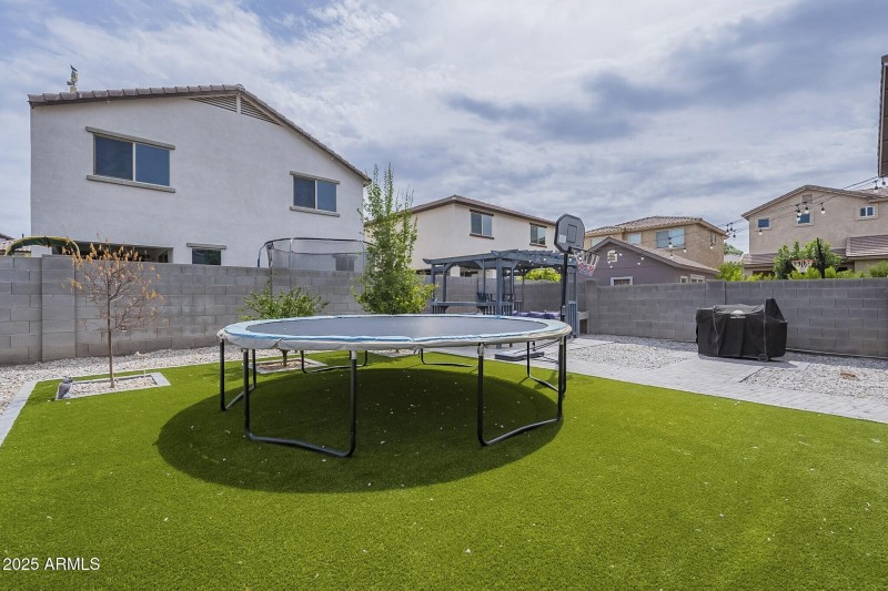 037_Backyard