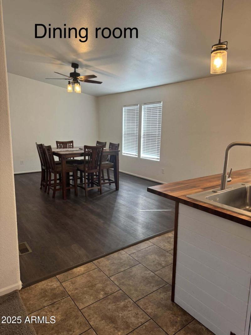 Ranch house dining room