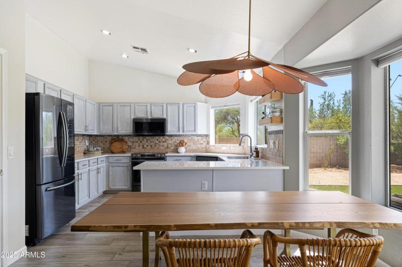 Kitchen & Dining