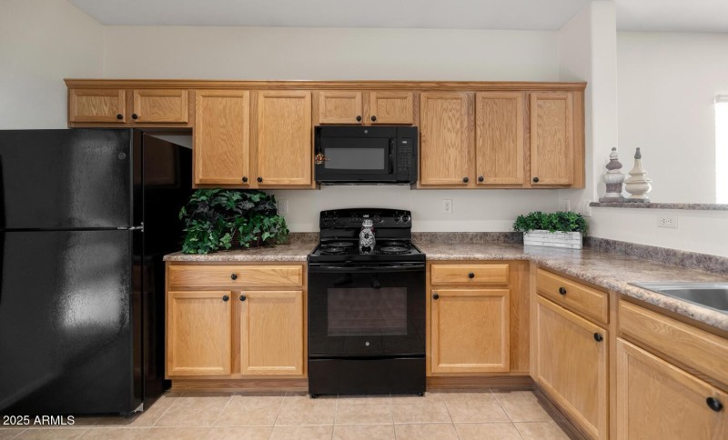 39820 N Mill Creek Ct-large-008-013-3982