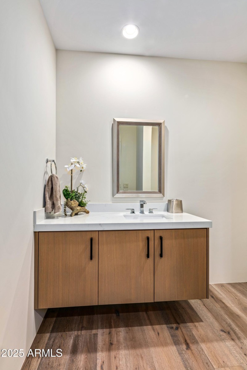 039_Powder Room