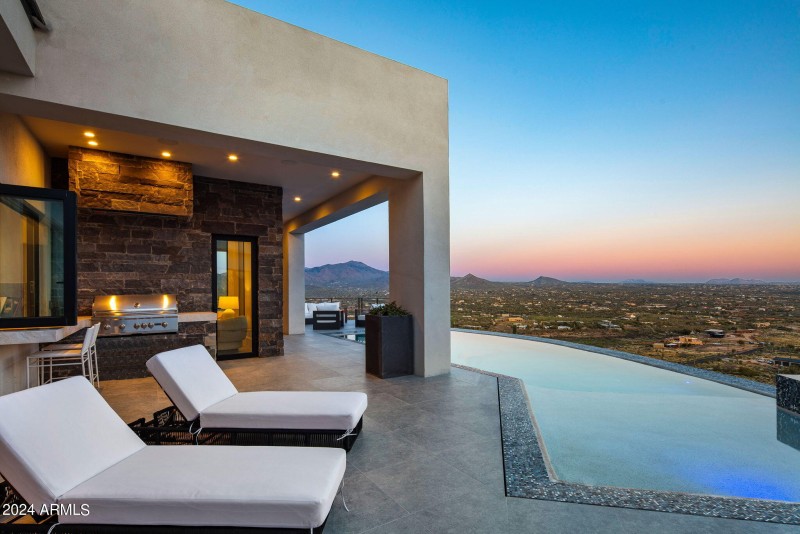 360 degree infinity pool