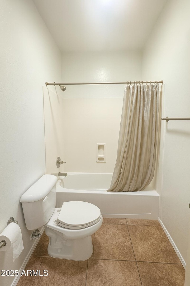 Modern Bathroom with Neutral Tones
