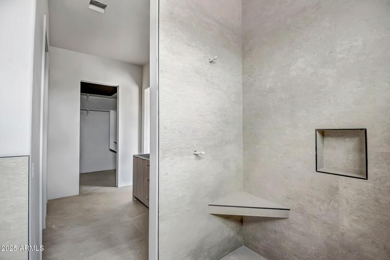 Master wet room
