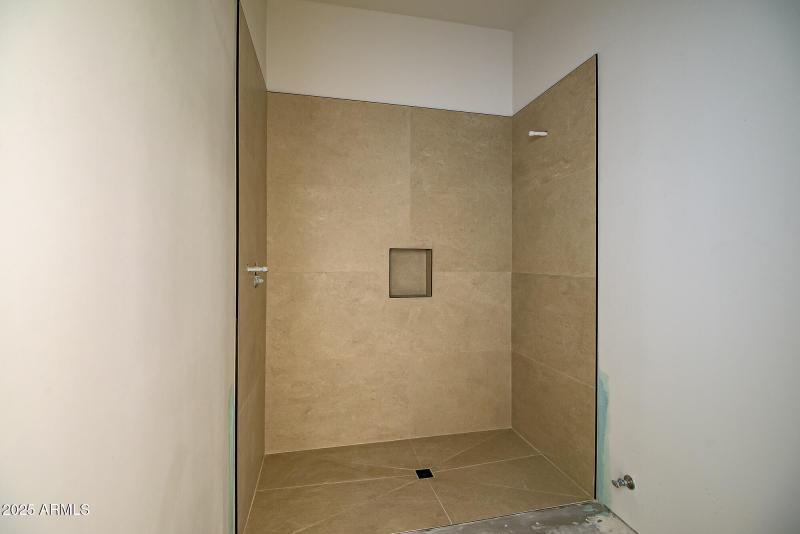 Shop shower/private bathroom