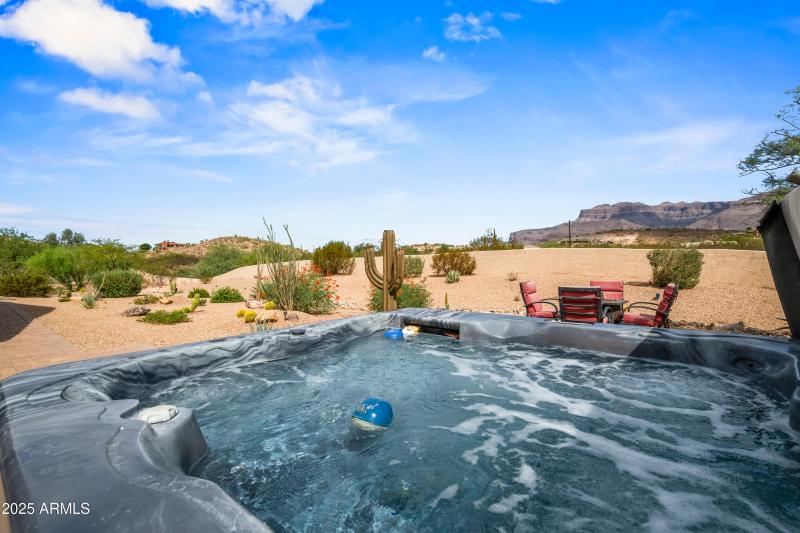 Backyard_Hot Tub_Mountain View