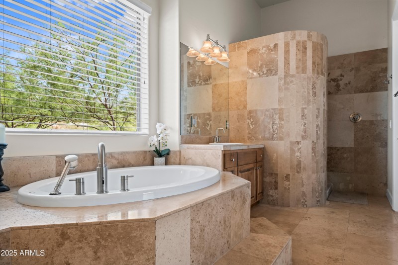Master Bath_Soaking Tub_Snail Shower