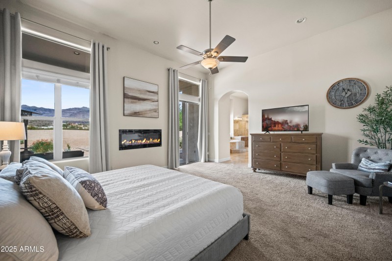 Master Bedroom_Fireplace