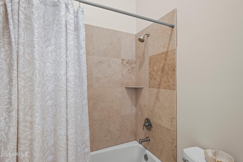 Tub/Shower at Bathroom 4