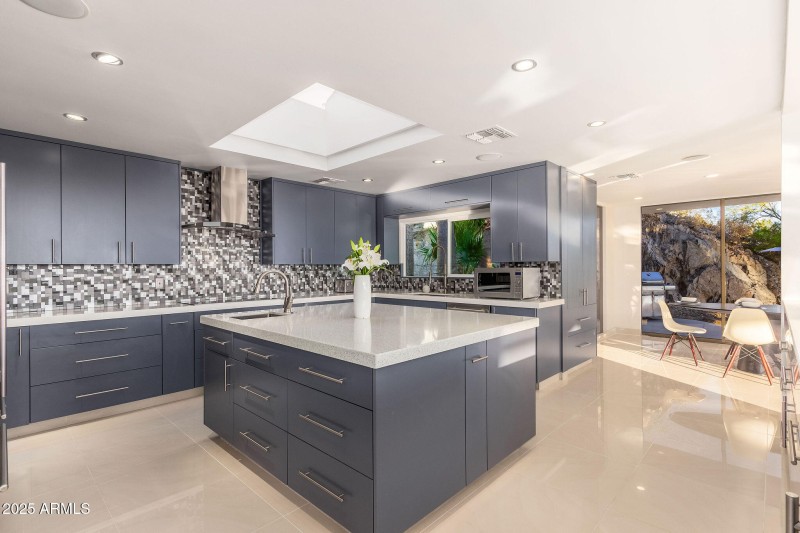 KITCHEN FULLY EQUIPPED