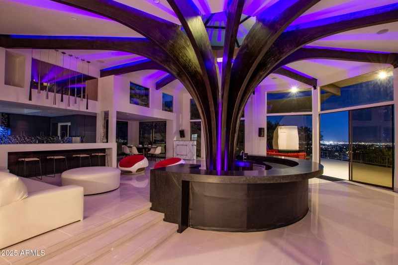 THE BEAM LIGHTS CHANGE COLORS