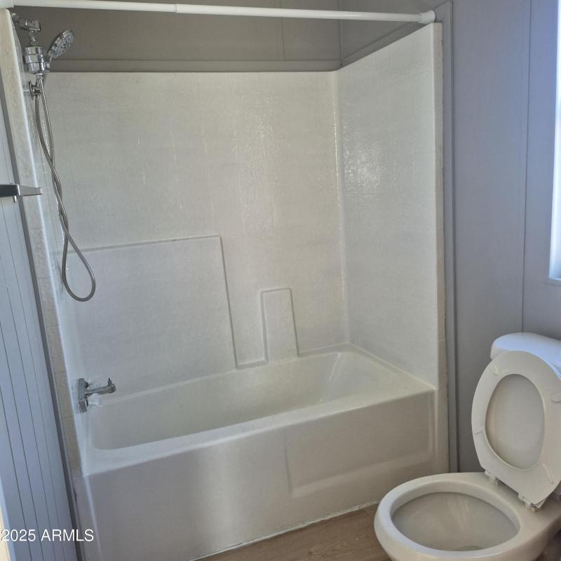 Bath tub