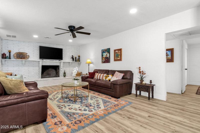 17-web-or-mls-4712-n-27th-ave