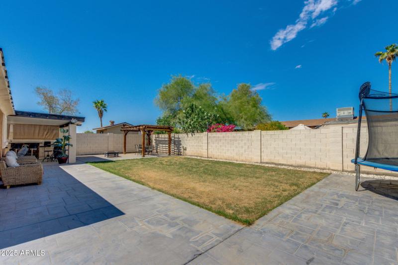 block fence back yard