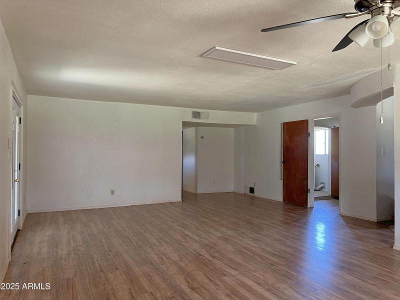 2 Interior 3