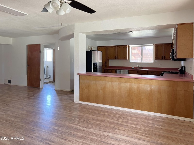 2 Interior 4