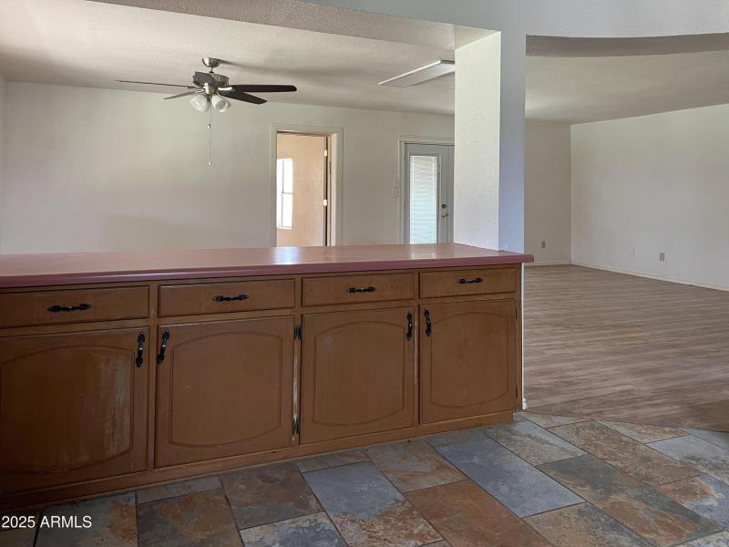 2 Interior 11
