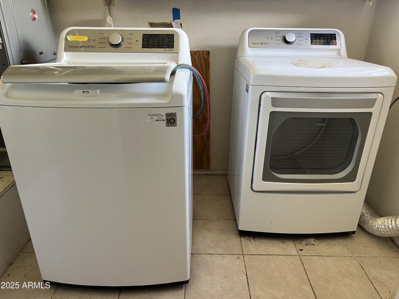 2 Interior 13