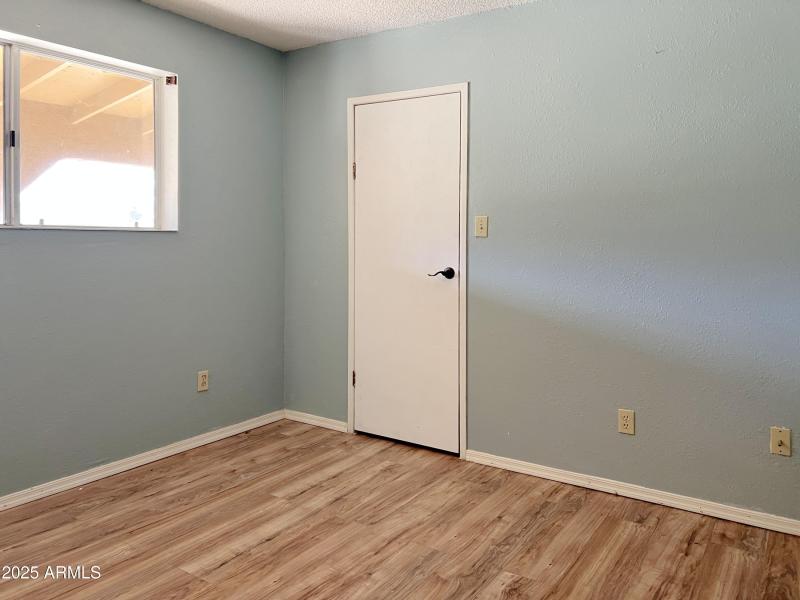 2 Interior 16
