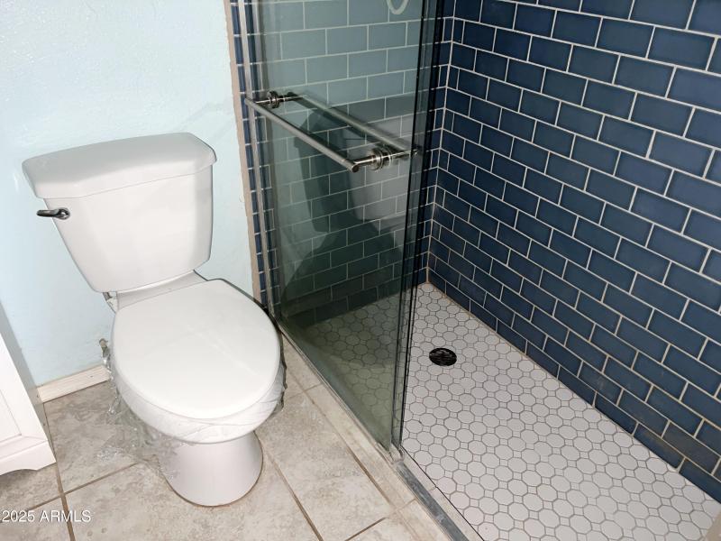 2 Interior 17