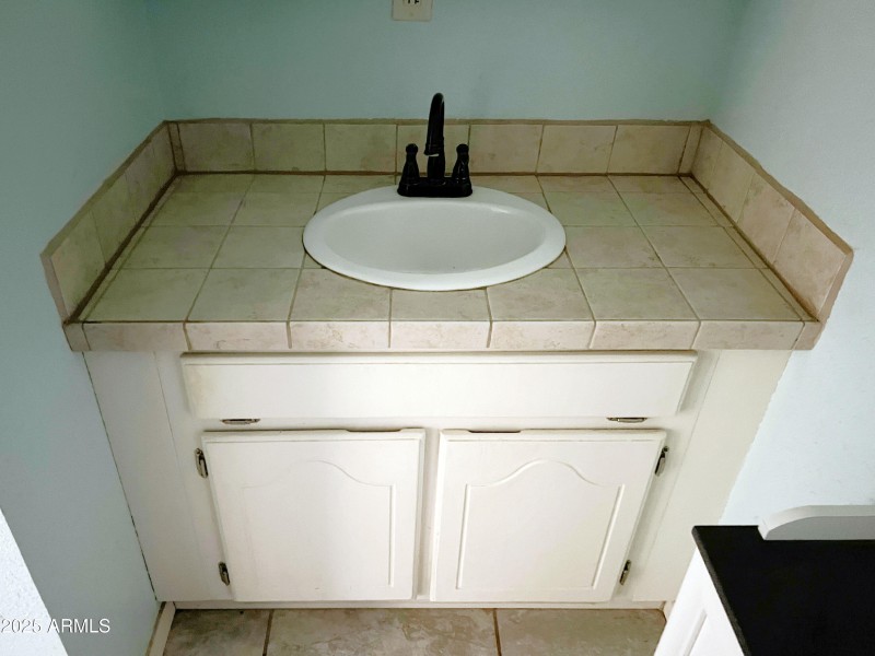 2 Interior 19