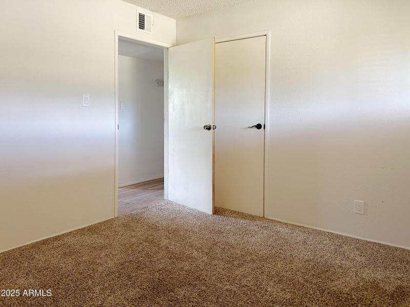 2 Interior 22
