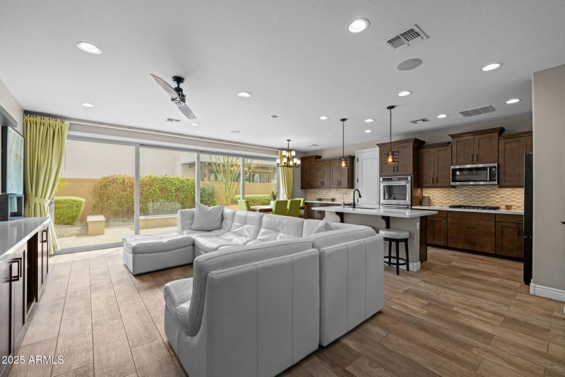 4-web-or-mls-9743 E Kinetic Dr, Mesa-4