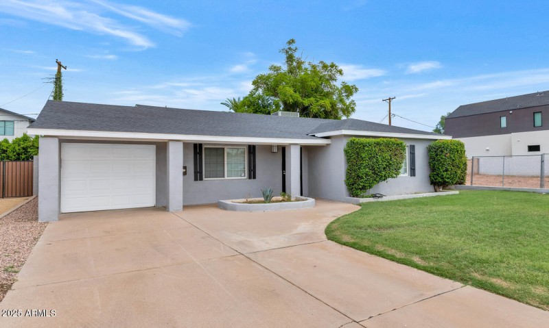 3822 E Monterosa St-large-002-018-TOD794