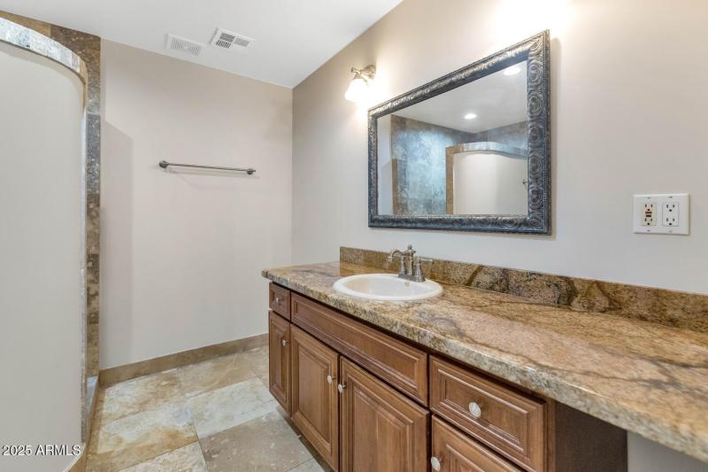 3822 E Monterosa St-large-012-023-TOD795