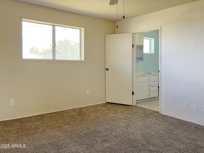 2 Interior 27