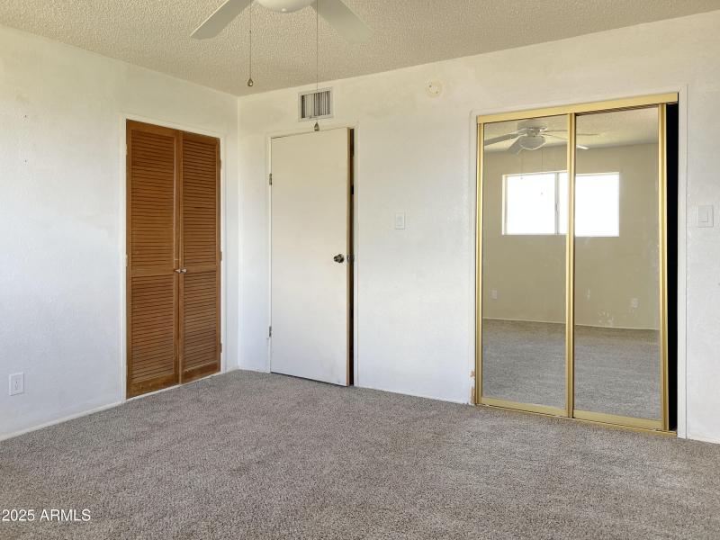 2 Interior 28