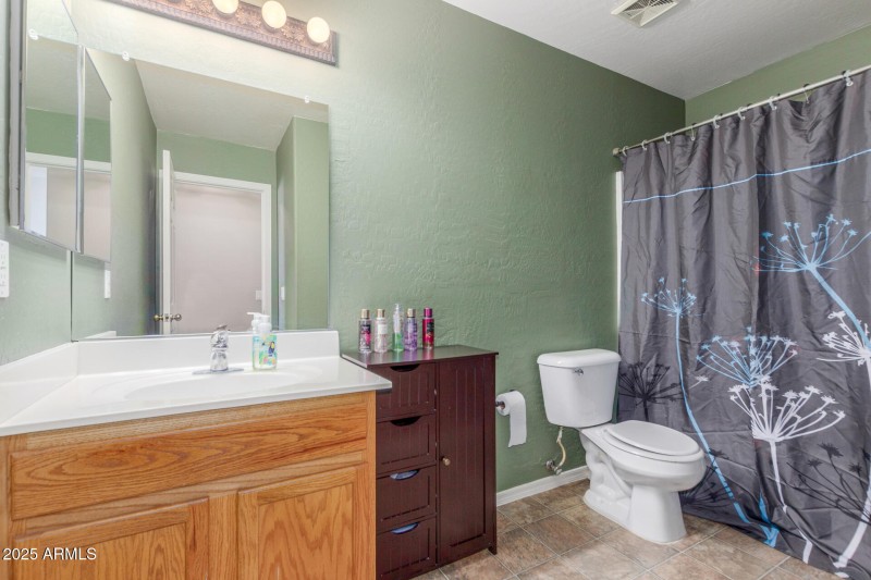 Upstairs full bath