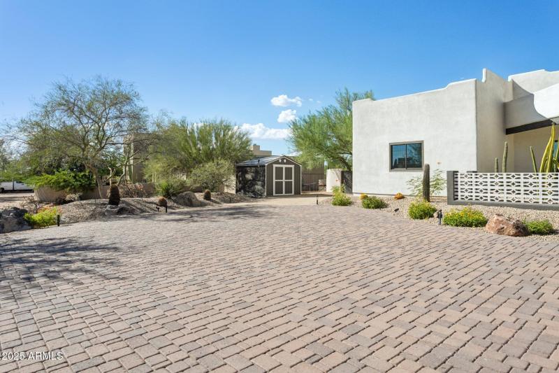 2-web-or-mls-30506-n-60th-st