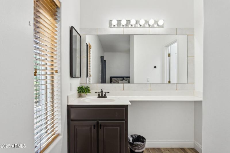 27-web-or-mls-30506-n-60th-st