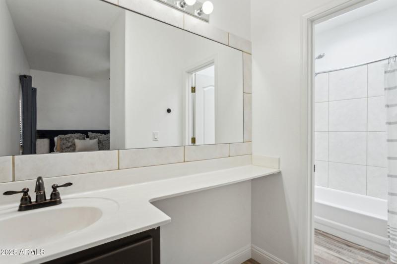 28-web-or-mls-30506-n-60th-st