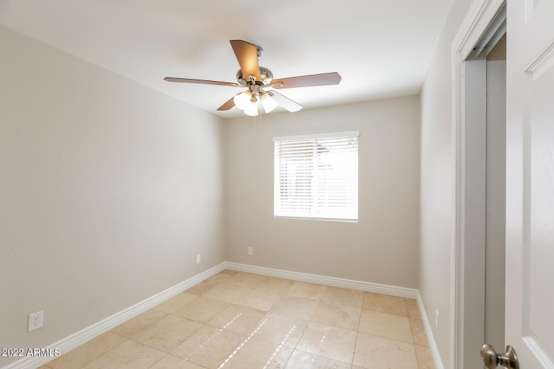 006-photo-primary-bedroom-11307872